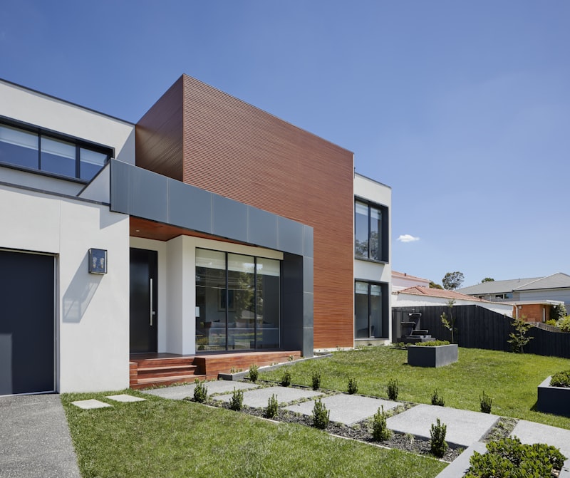 Double storey landed